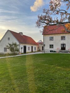 Kalkstensdelen av flyglen.